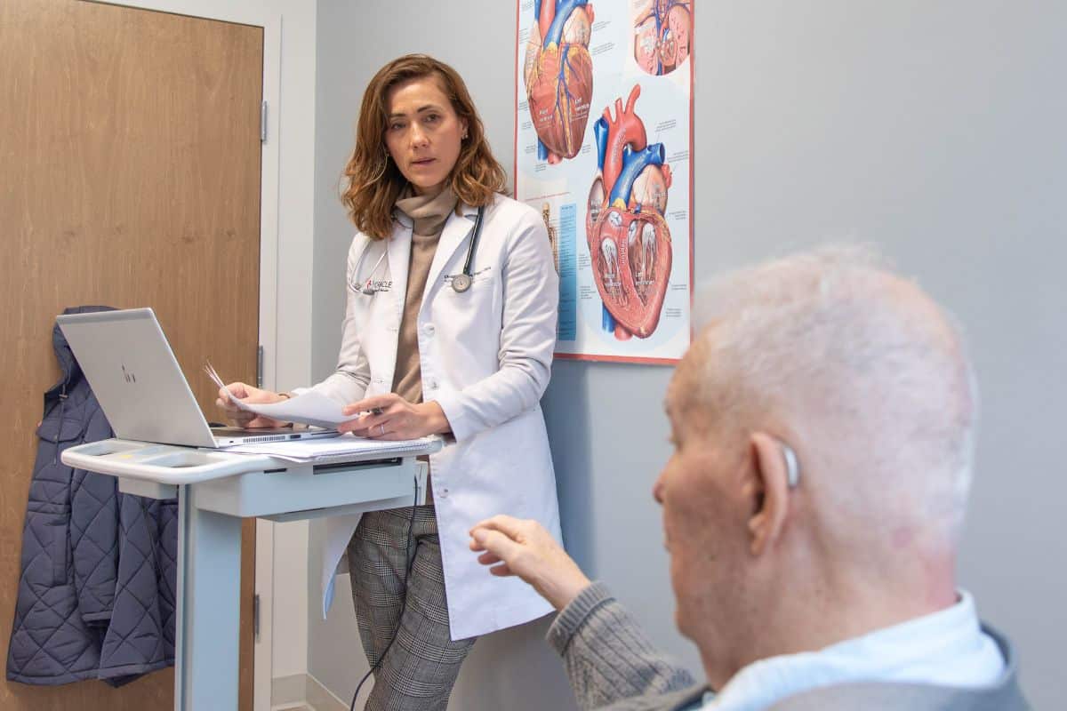 oracle-heart-and-vascular-preventative-cardiology Doctor speaking with male patient during preventive cardiovascular visit at Oracle Heart and Vascular