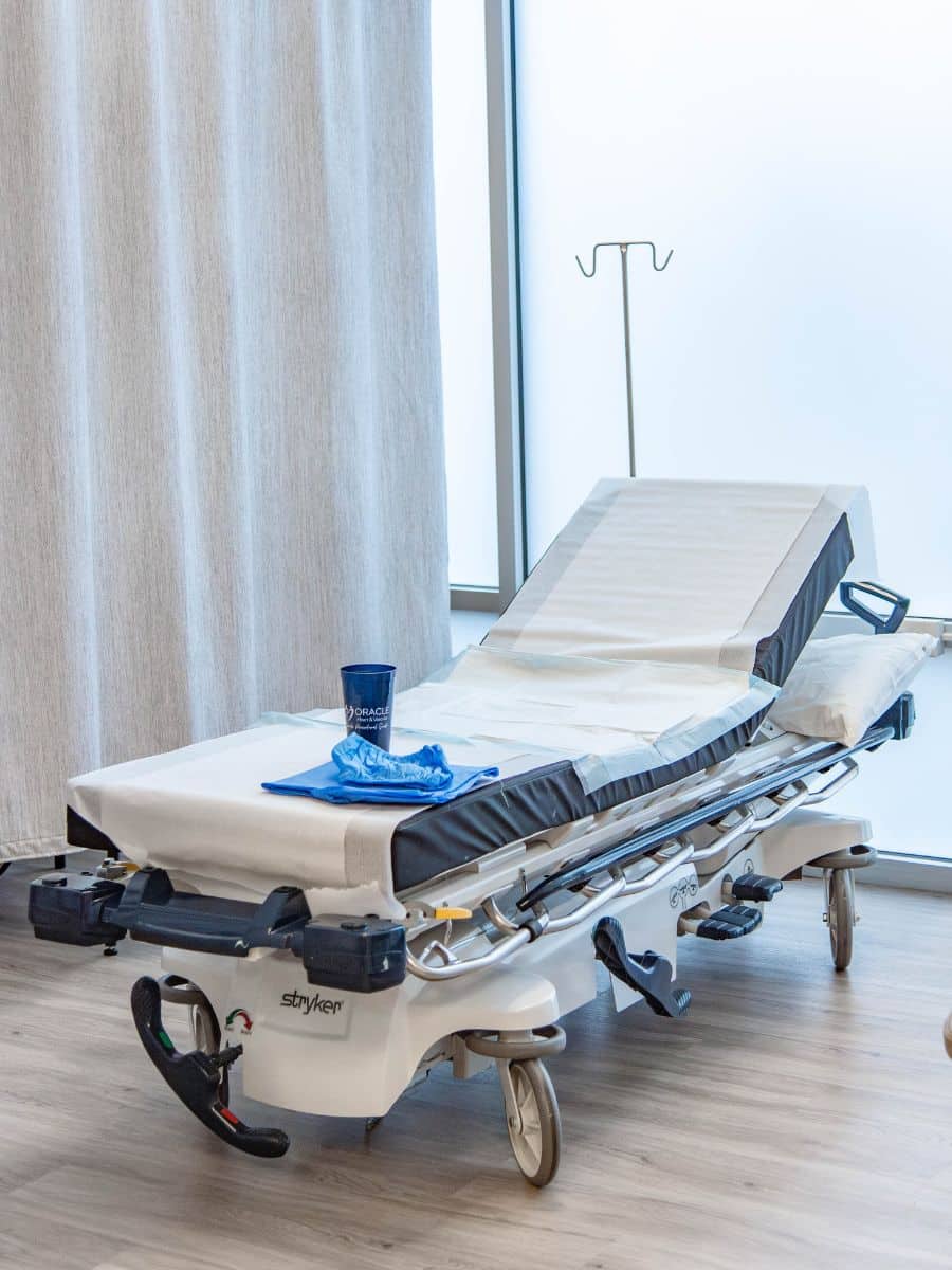pre-atherectomy-procedure-fredericksburg Empty patient chair with blue scrubs and medical cup prepared for atherectomy at Oracle Heart & Vascular Care near Fredericksburg and King George